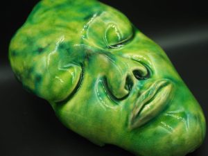matowa-zielen-dekoracyjna-maska